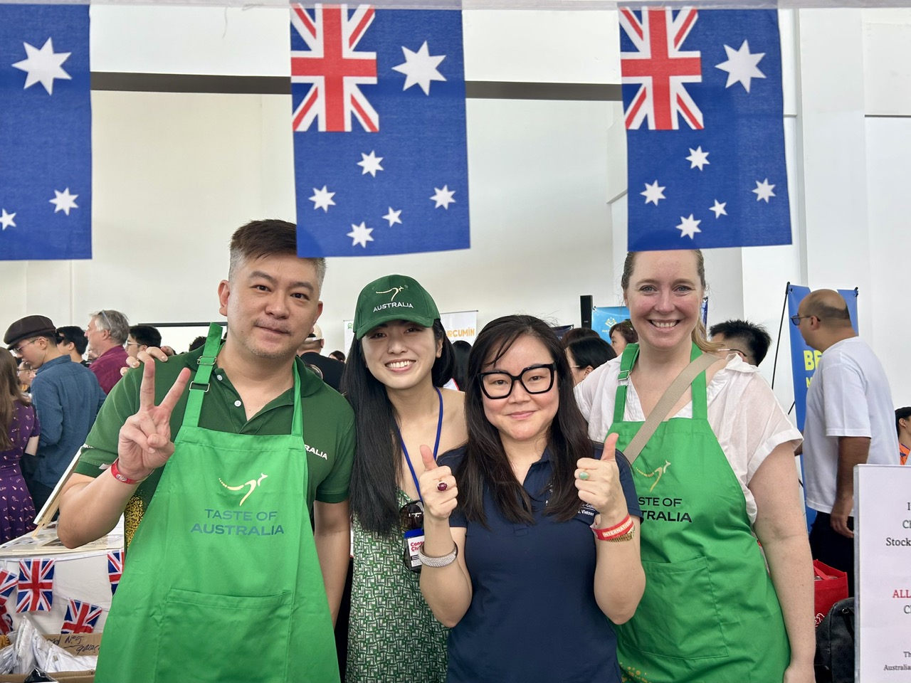 Tưng bừng Hội chợ Từ thiện Quốc tế 2025 ở TP.HCM - Ảnh 7.