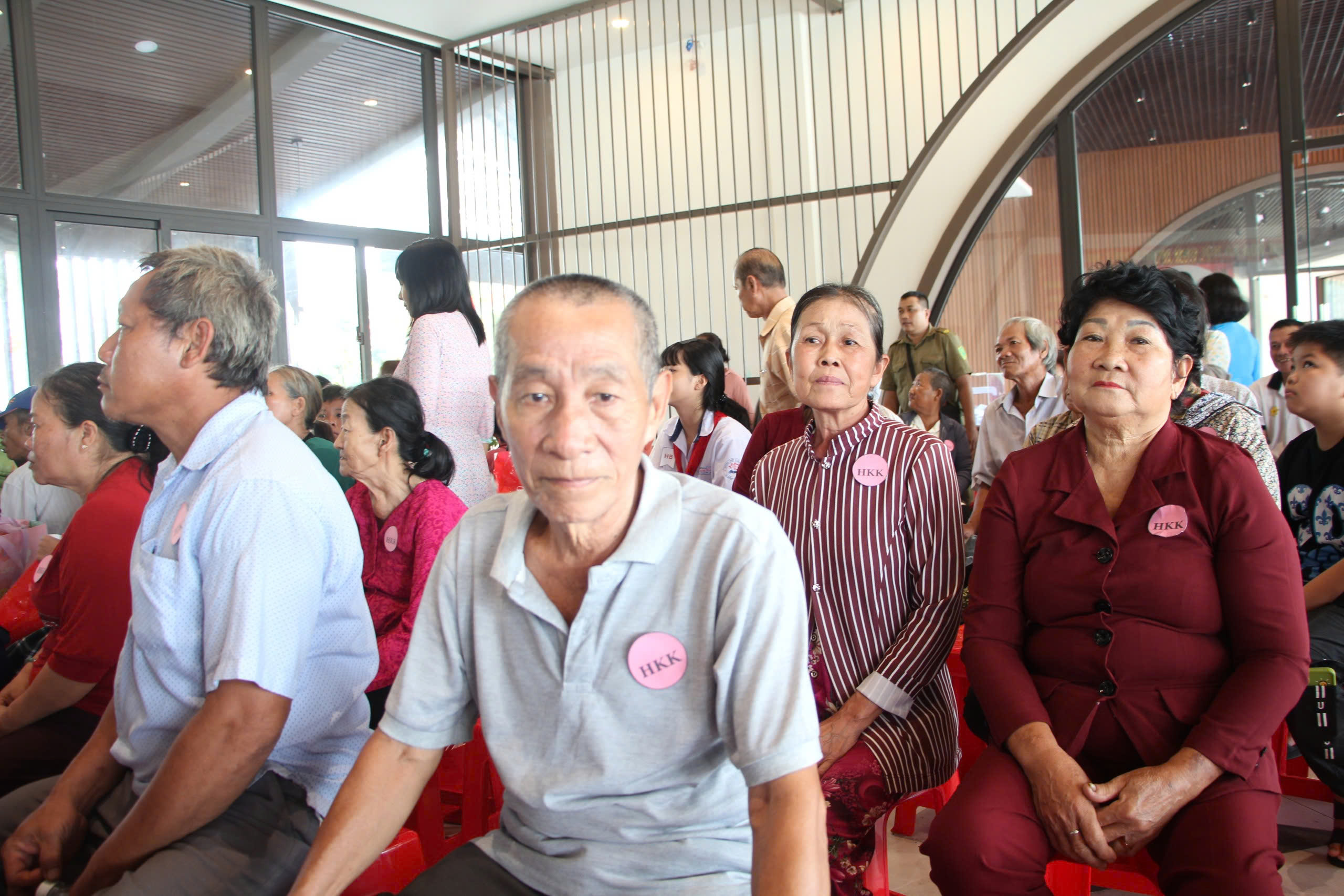 Sắc màu đoàn kết phủ khắp hai xã Bình Chánh, Bình Lợi - Ảnh 2.