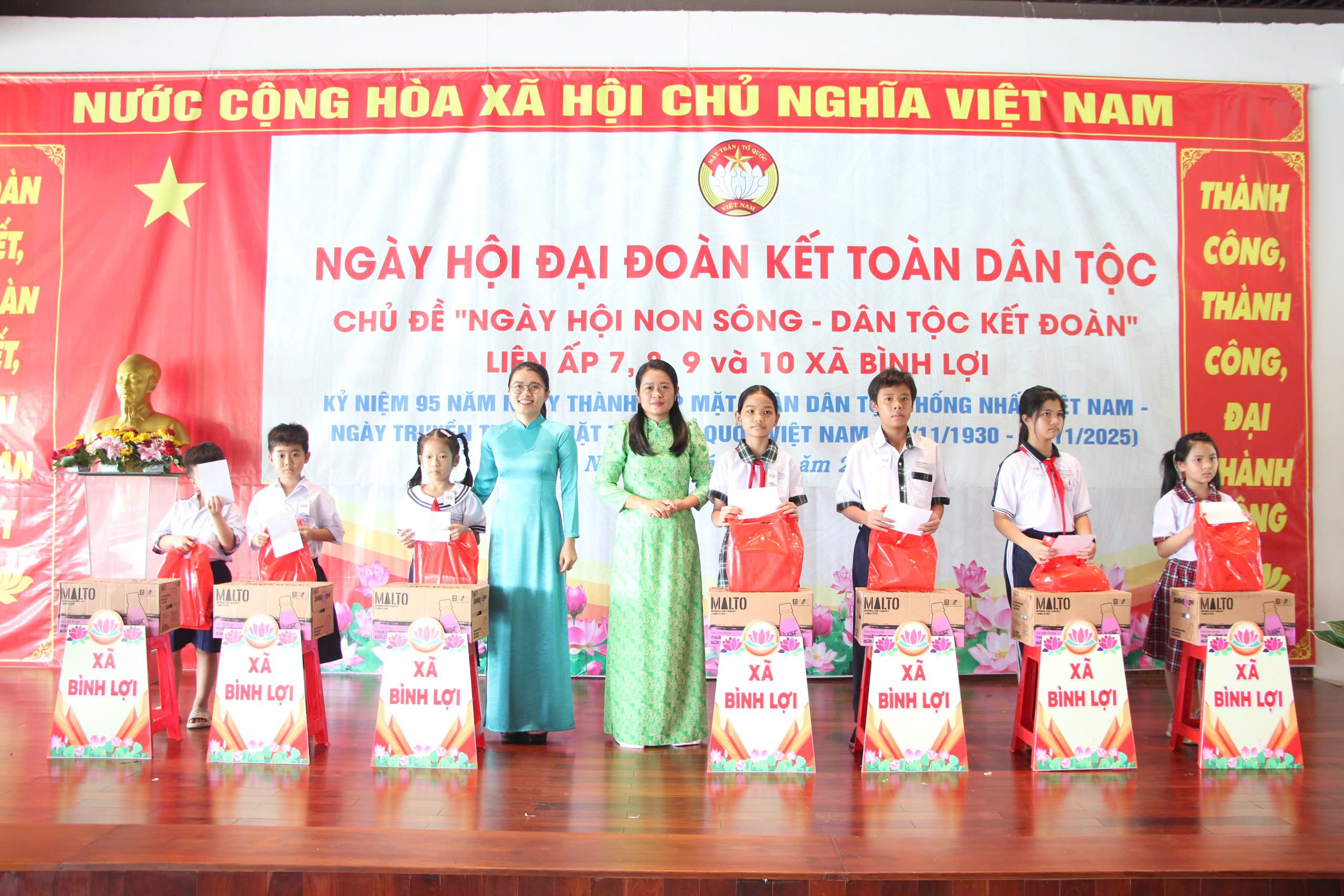 Sắc màu đoàn kết phủ khắp hai xã Bình Chánh, Bình Lợi - Ảnh 7.