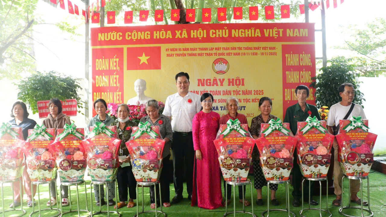 Sắc màu đoàn kết phủ khắp hai xã Bình Chánh, Bình Lợi - Ảnh 12.