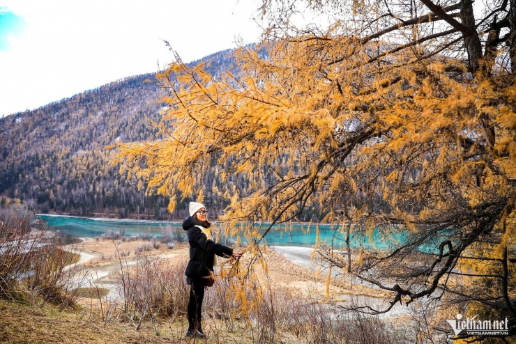 Đôi bạn thân U50 thuê xe tự lái, khám phá khoảnh khắc đẹp khó cưỡng ở Tân Cương - 6