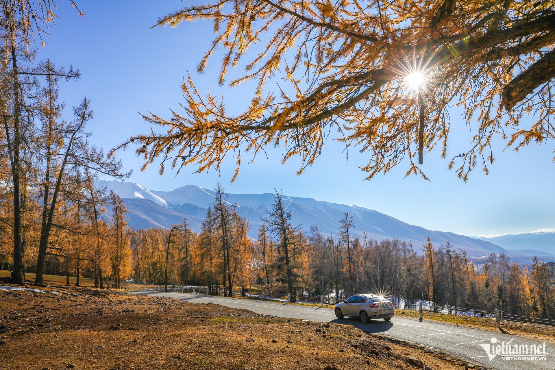 Đôi bạn thân U50 thuê xe tự lái, khám phá khoảnh khắc đẹp khó cưỡng ở Tân Cương - 11