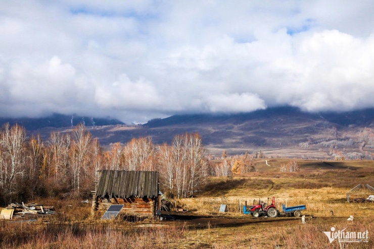 Đôi bạn thân U50 thuê xe tự lái, khám phá khoảnh khắc đẹp khó cưỡng ở Tân Cương - 17