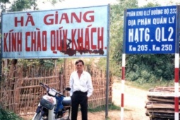 'Phượt thủ đời đầu' lái xe máy 6 cây vàng đi du lịch, có loạt ảnh gây sốt mạng