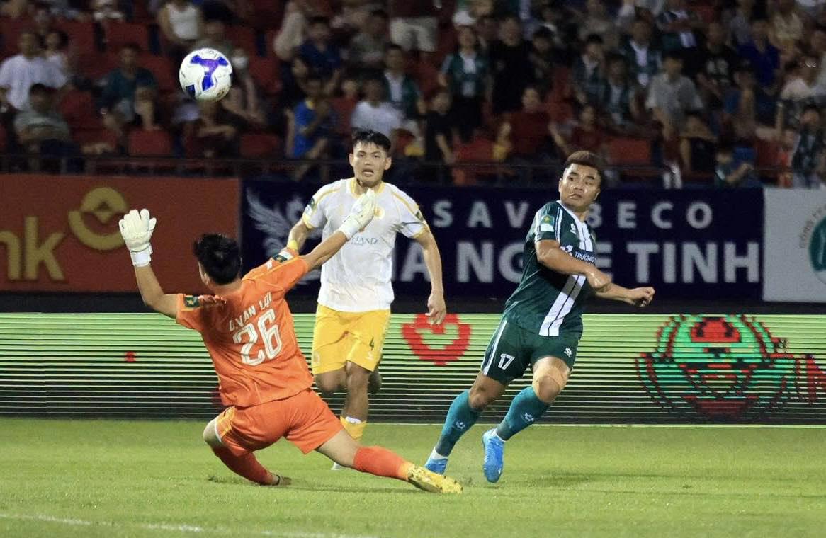 'Voi rừng' lại ghi bàn giúp CLB Trường Tươi Đồng Nai chiến thắng - Ảnh 2.