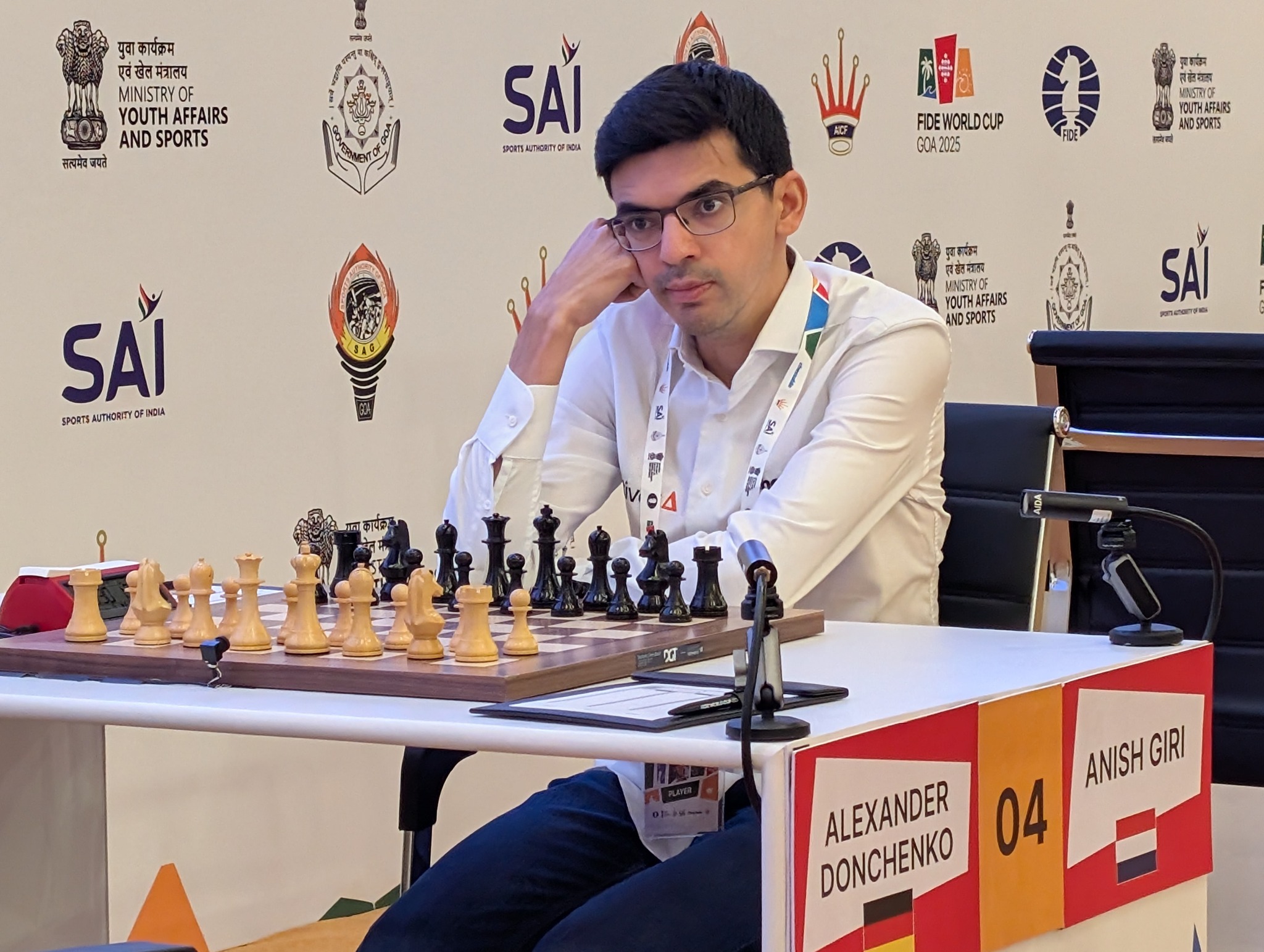 Địa chấn World Cup cờ vua 2025: Vua cờ Gukesh bị loại, cơ hội cho Lê Quang Liêm? - Ảnh 3.