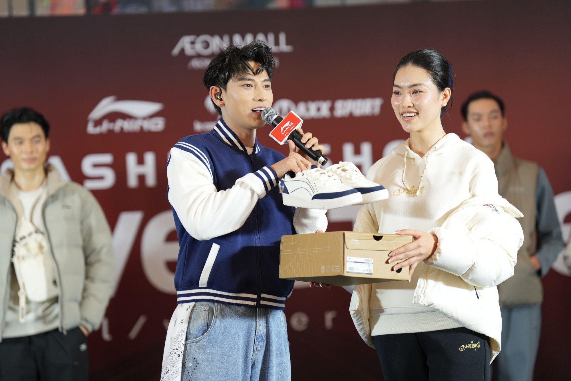 Isaac xuất hiện bùng nổ trong đêm Fashion Show - khi thời trang, thể thao và âm nhạc hòa chung nhịp thở- Ảnh 2.