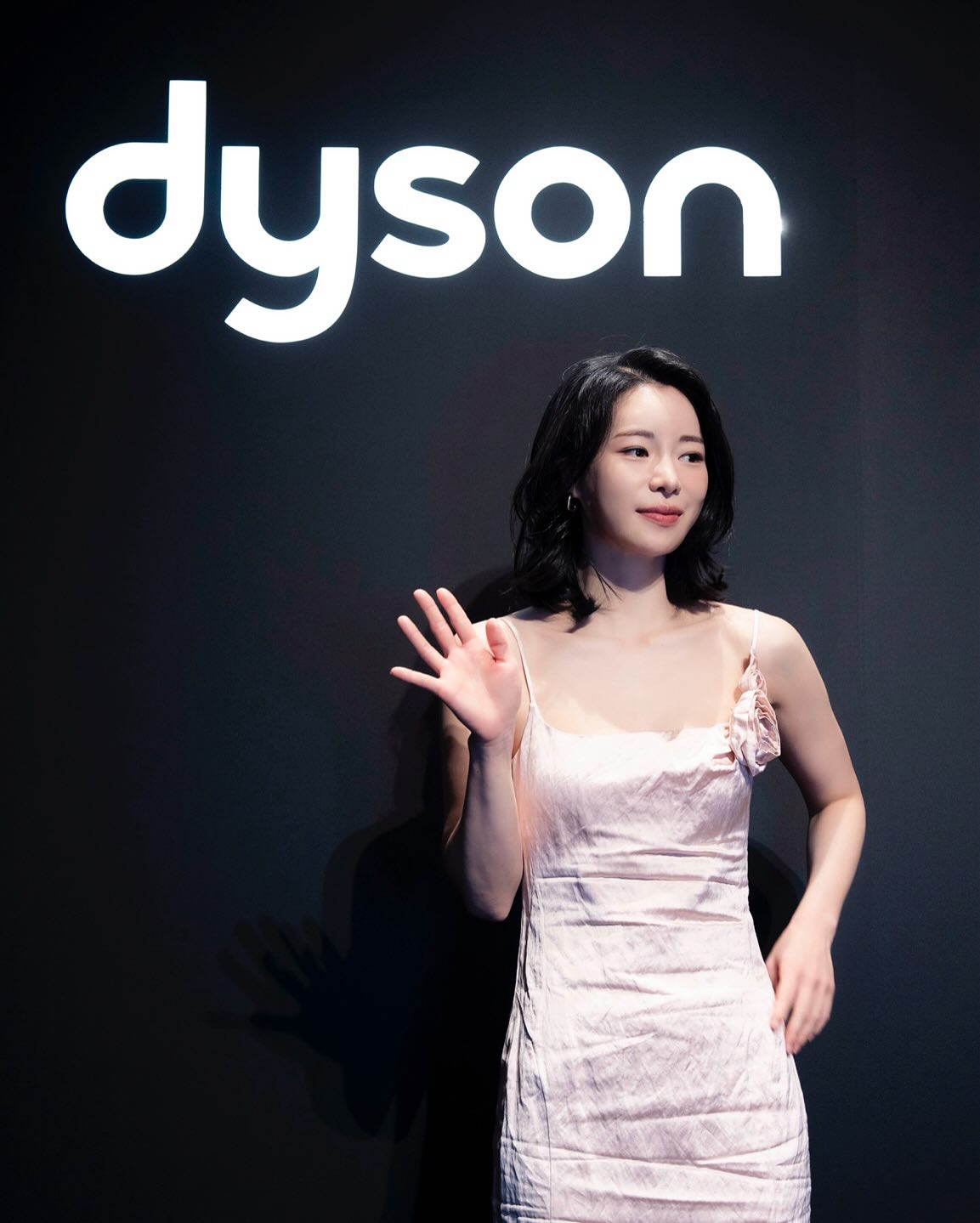 Nữ phản diện phim The Glory ở hiện tại: Cắt tóc ngắn cực trẻ xinh, style tuổi U40 tuyệt đẹp- Ảnh 9.