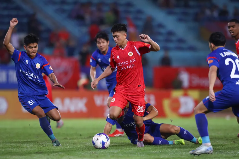 ha-gia-lai-va-thanh-hoa-lam-nguy-o-vong-11-v-league (1).jpg