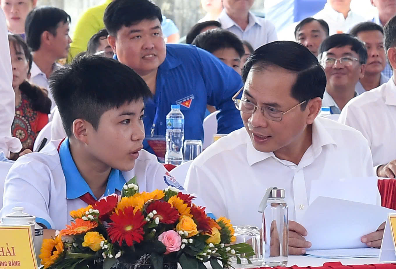 Thủ tướng phát động khởi công xây dựng 72 trường nội trú cho học sinh vùng biên - Ảnh 8.