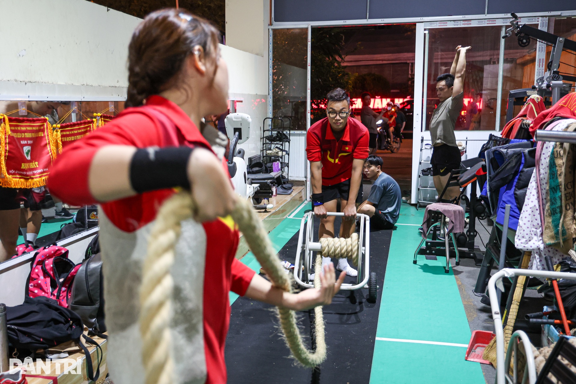 Lò luyện kéo co Việt Nam ngày đêm chuẩn bị cho SEA Games đầu tiên - 2