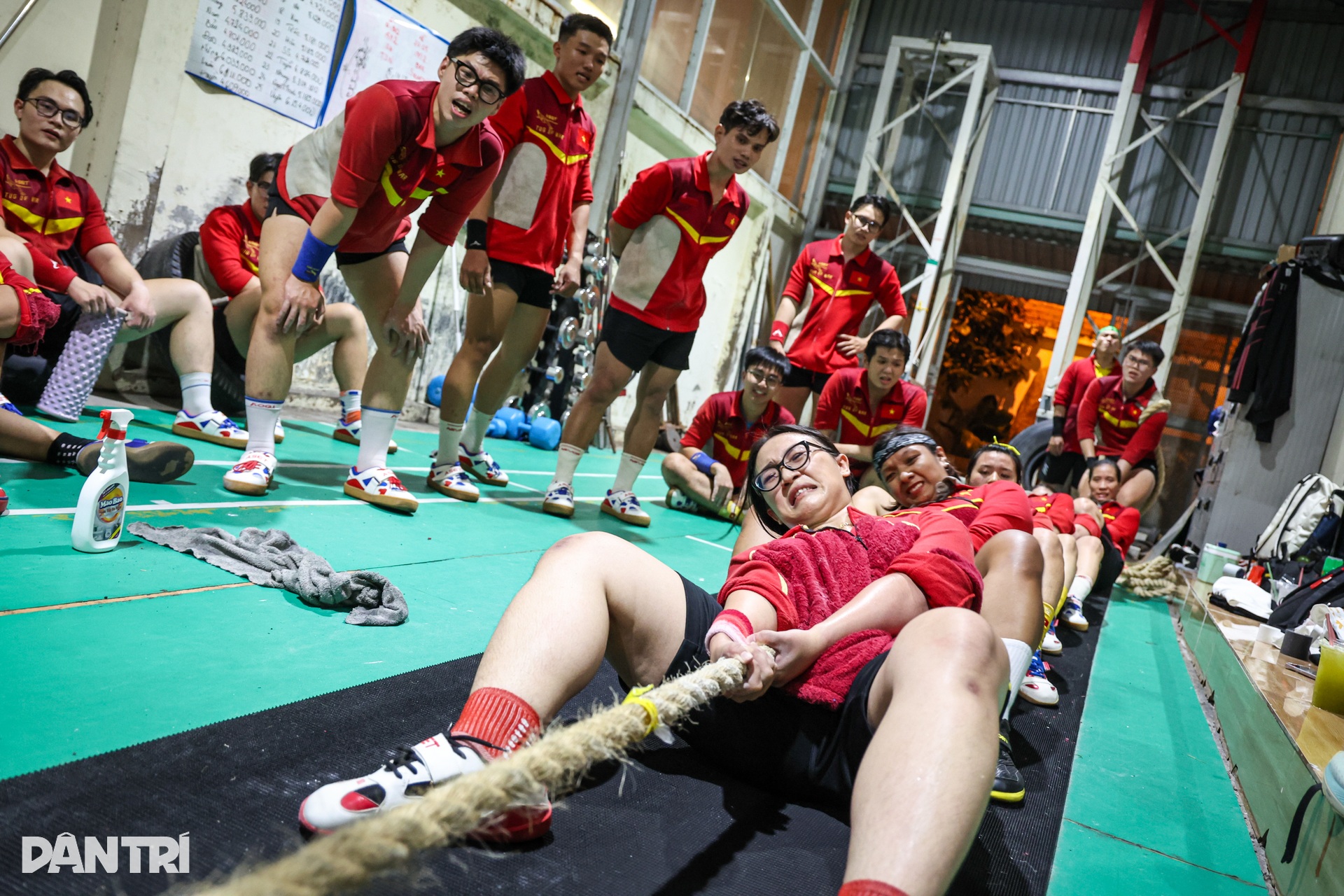 Lò luyện kéo co Việt Nam ngày đêm chuẩn bị cho SEA Games đầu tiên - 6