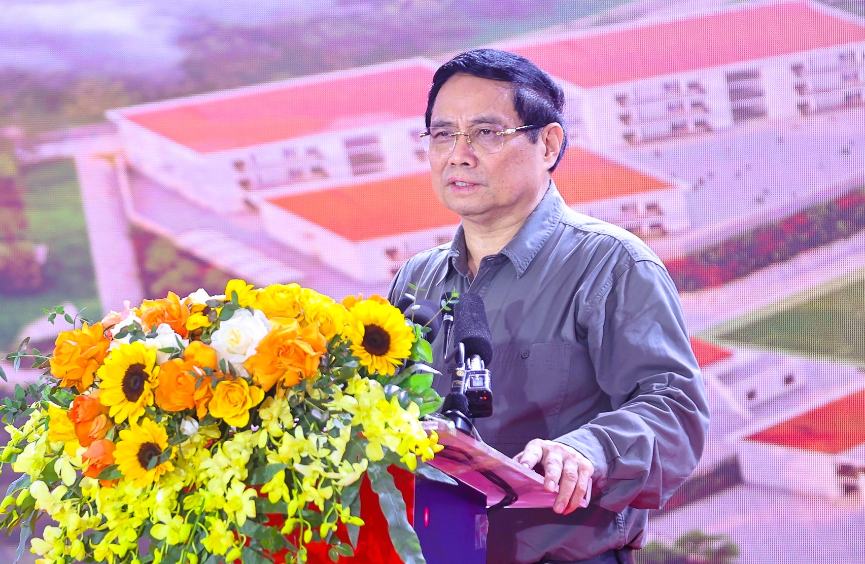 Thủ tướng: Coi xây dựng trường học như là một chiến dịch 