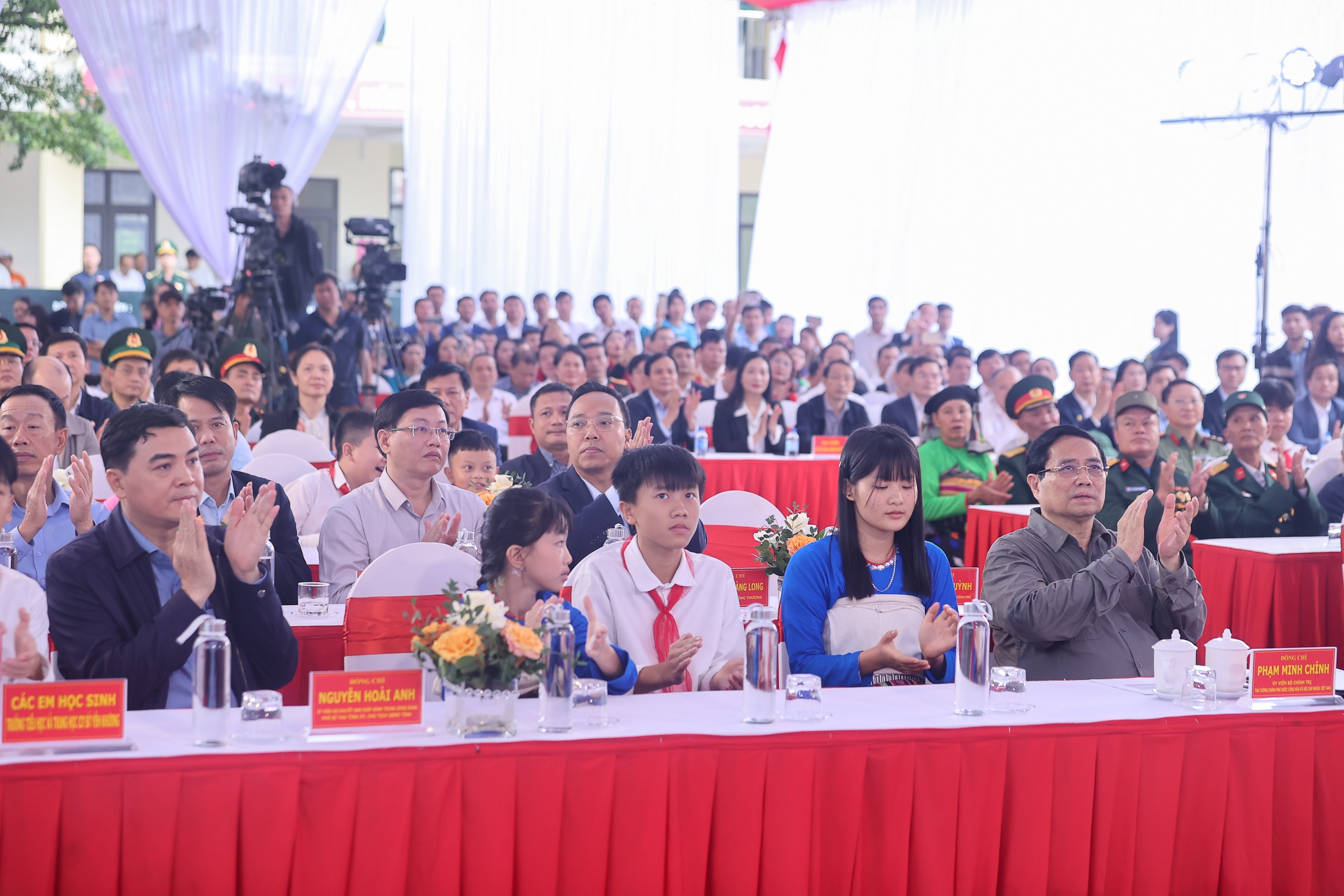 Thủ tướng: Coi xây dựng trường học như là một chiến dịch 