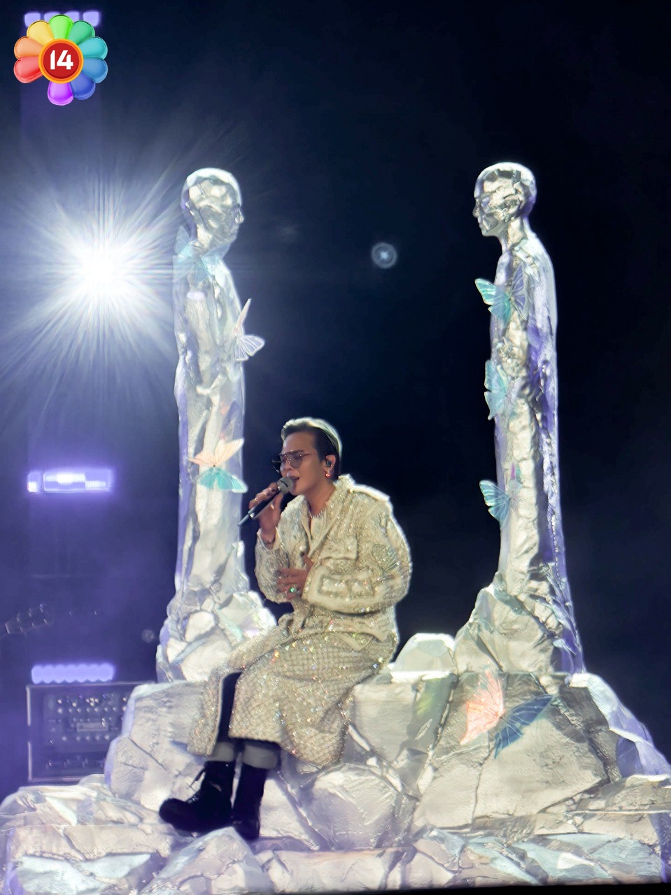 Khắp nơi chào đón G-DRAGON chuyên nghiệp và nhiệt tình - cách Hà Nội tổ chức concert khiến fan quốc tế cũng phải trầm trồ!- Ảnh 13.