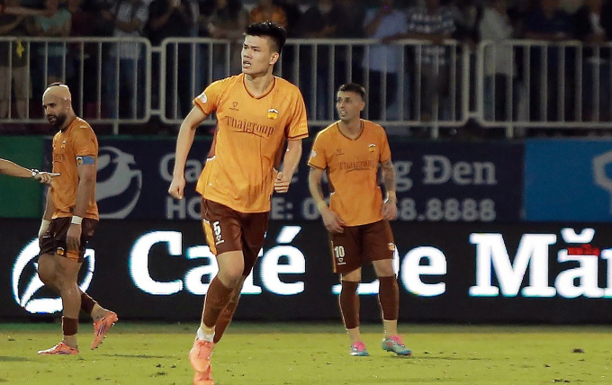 Trung vệ Đinh Quang Kiệt trong trận đấu Thanh Hoá.