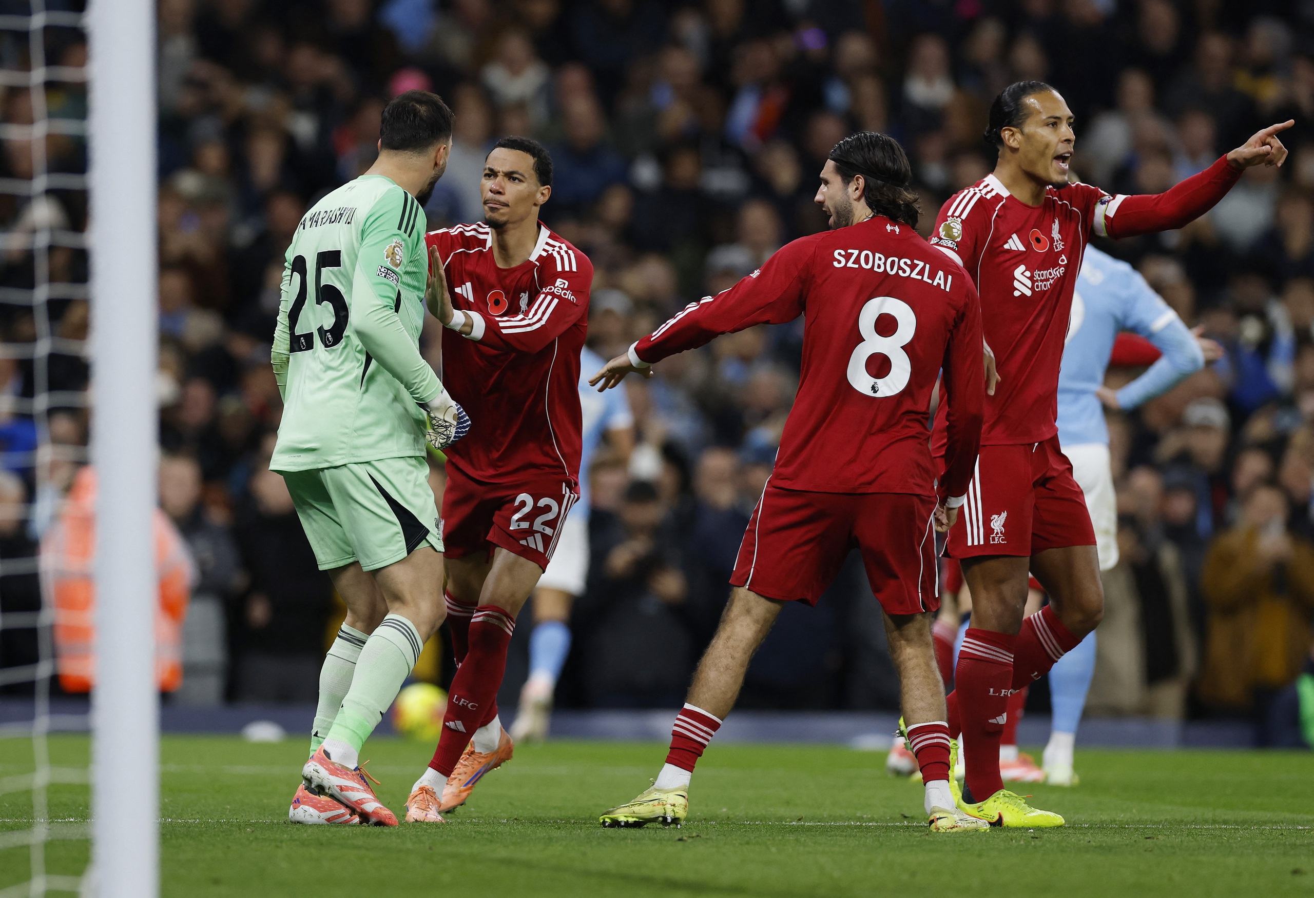 Hàng thủ thảm họa, Liverpool thua tan nát Man City: HLV Slot bị chỉ trích dữ dội- Ảnh 2.