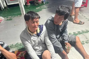 Cả 3 người trên thuyền thúng ở Lý Sơn mất tích trong bão số 13 đều được cứu sống