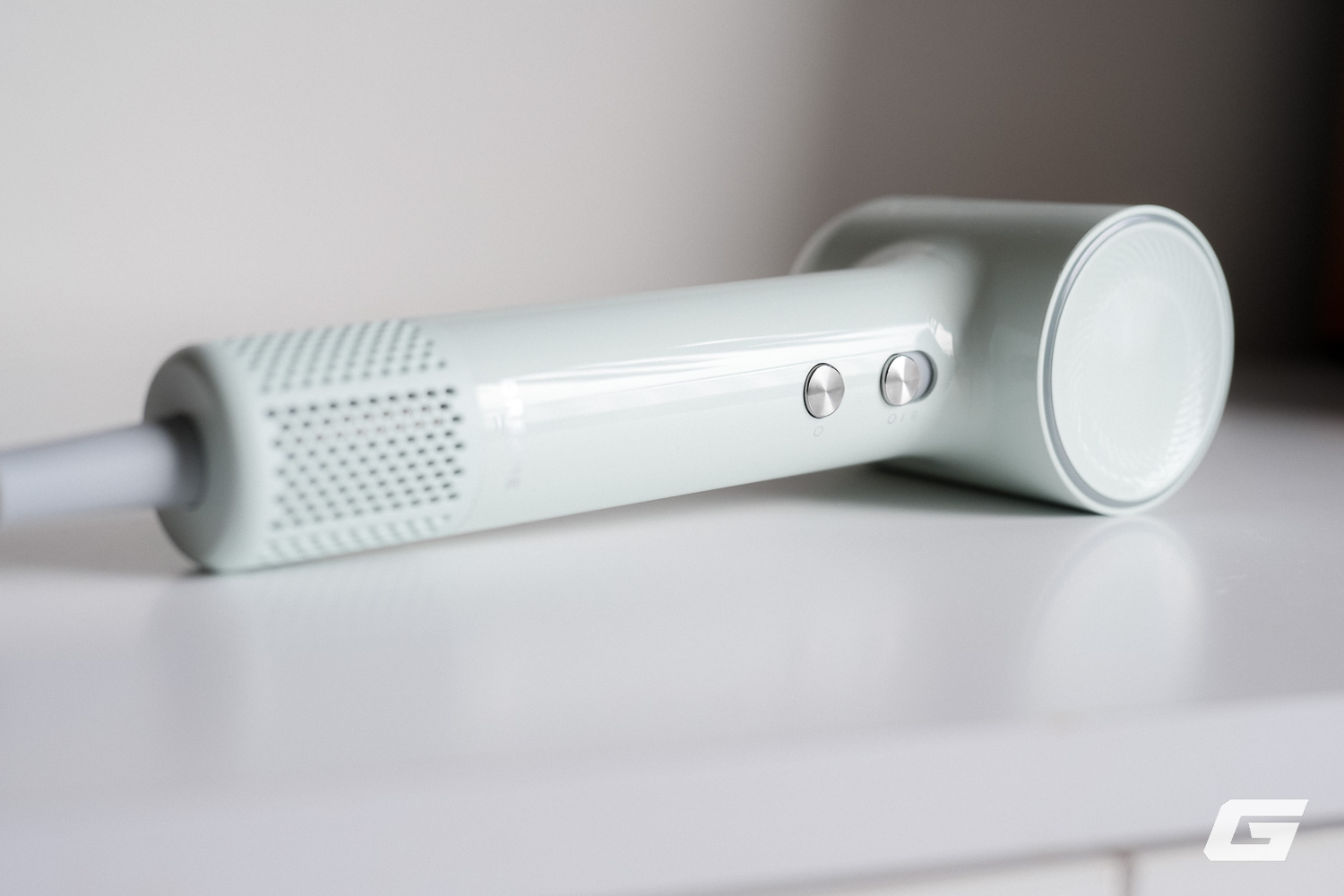 Dùng thử máy sấy Dreame Hair Mini: Gió rất mạnh, nhiệt đều, thiết kế động cơ ẩn, dùng tốt mà mua làm quà 20/10 còn hay hơn- Ảnh 2.