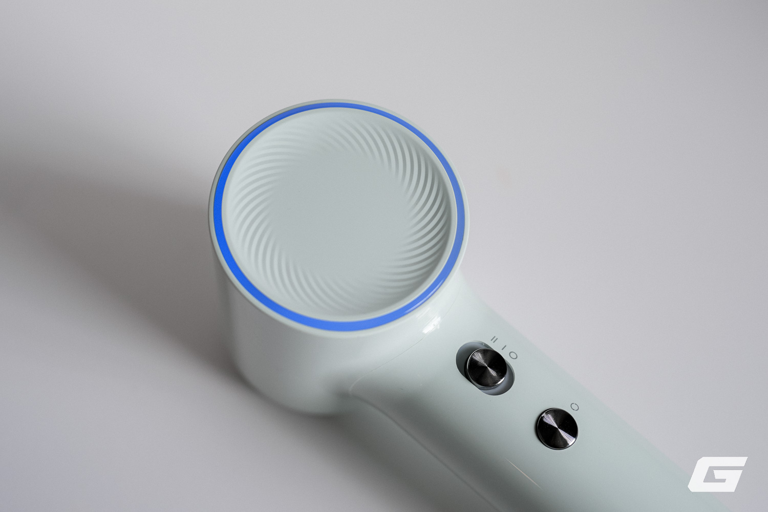 Dùng thử máy sấy Dreame Hair Mini: Gió rất mạnh, nhiệt đều, thiết kế động cơ ẩn, dùng tốt mà mua làm quà 20/10 còn hay hơn- Ảnh 5.