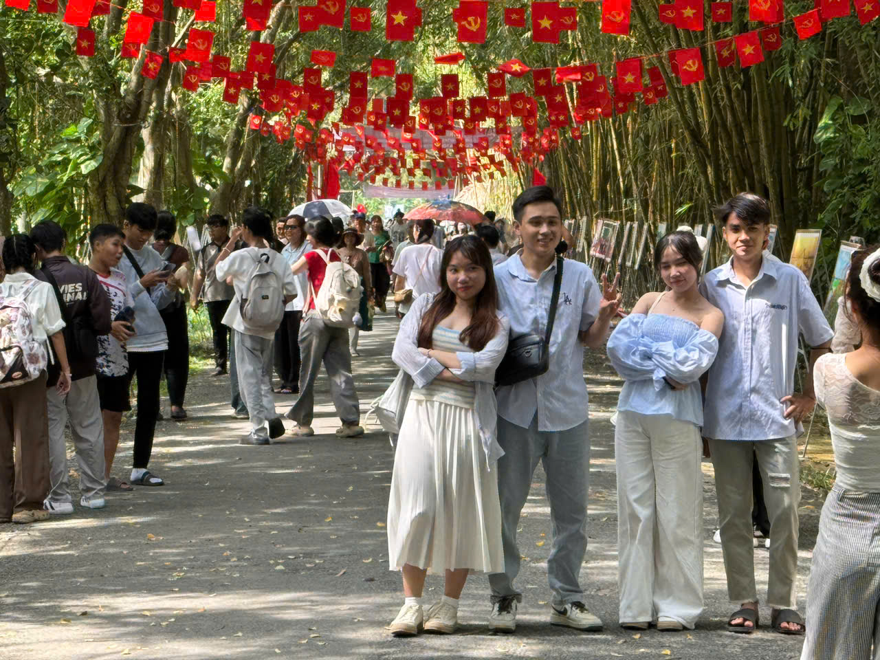 Bất ngờ lượng khách du lịch đến với các tỉnh miền Tây dịp lễ- Ảnh 6.