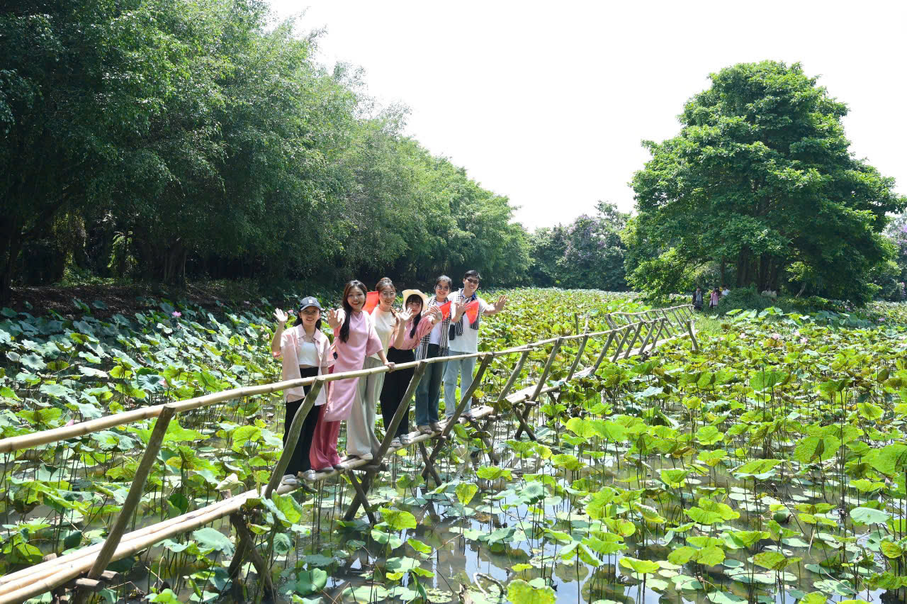 Bất ngờ lượng khách du lịch đến với các tỉnh miền Tây dịp lễ- Ảnh 7.