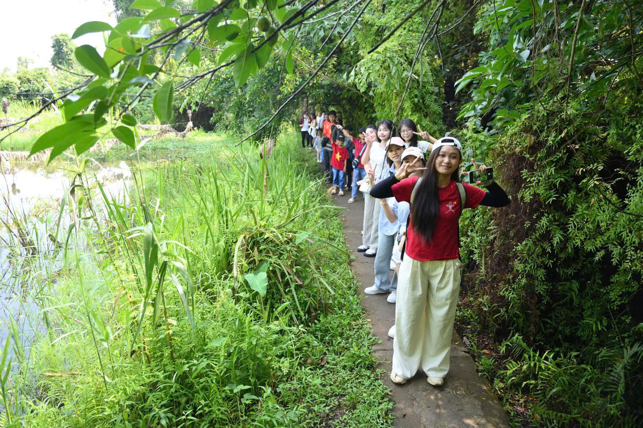 Bất ngờ lượng khách du lịch đến với các tỉnh miền Tây dịp lễ- Ảnh 10.