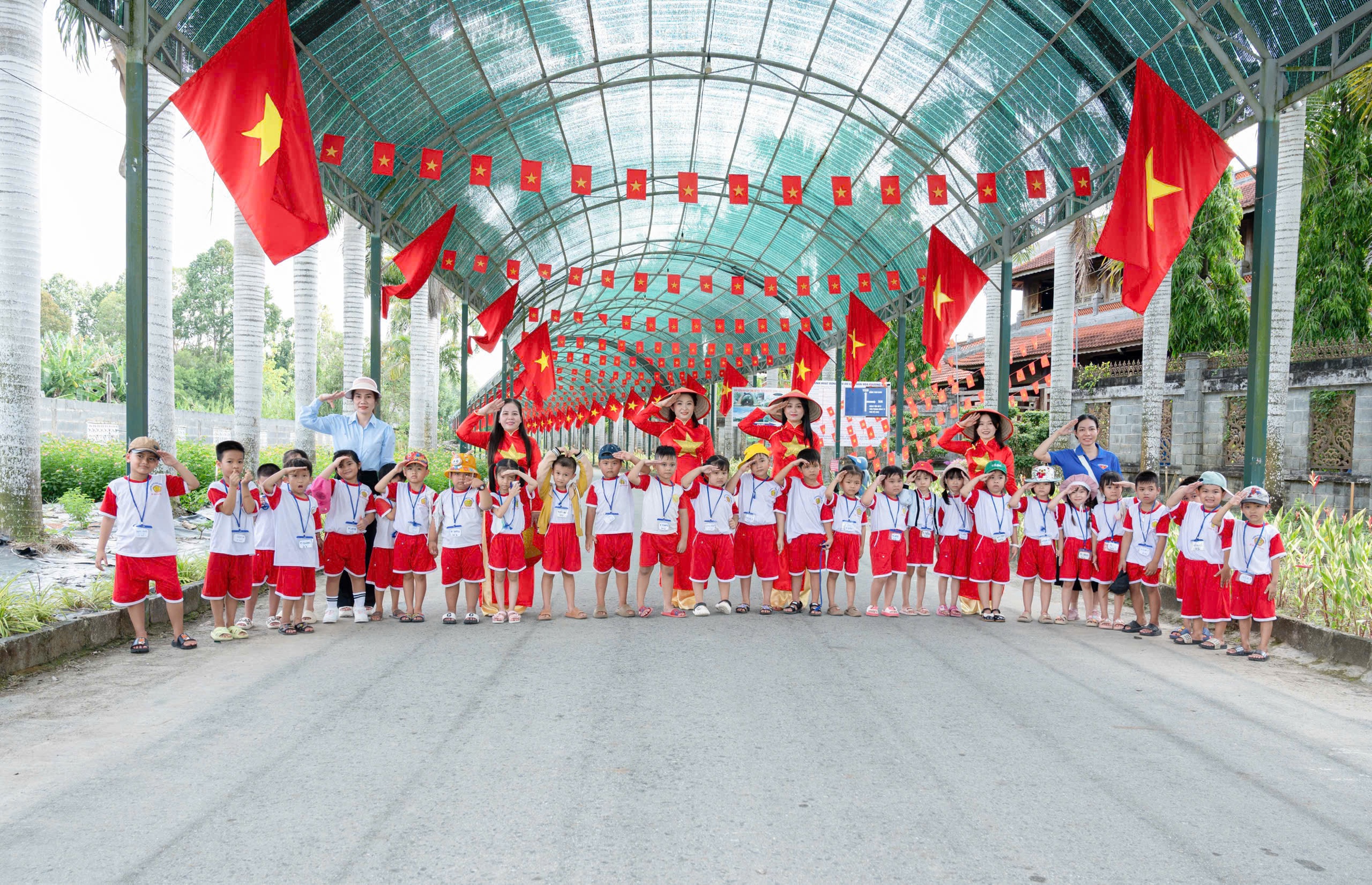 Bất ngờ lượng khách du lịch đến với các tỉnh miền Tây dịp lễ- Ảnh 12.