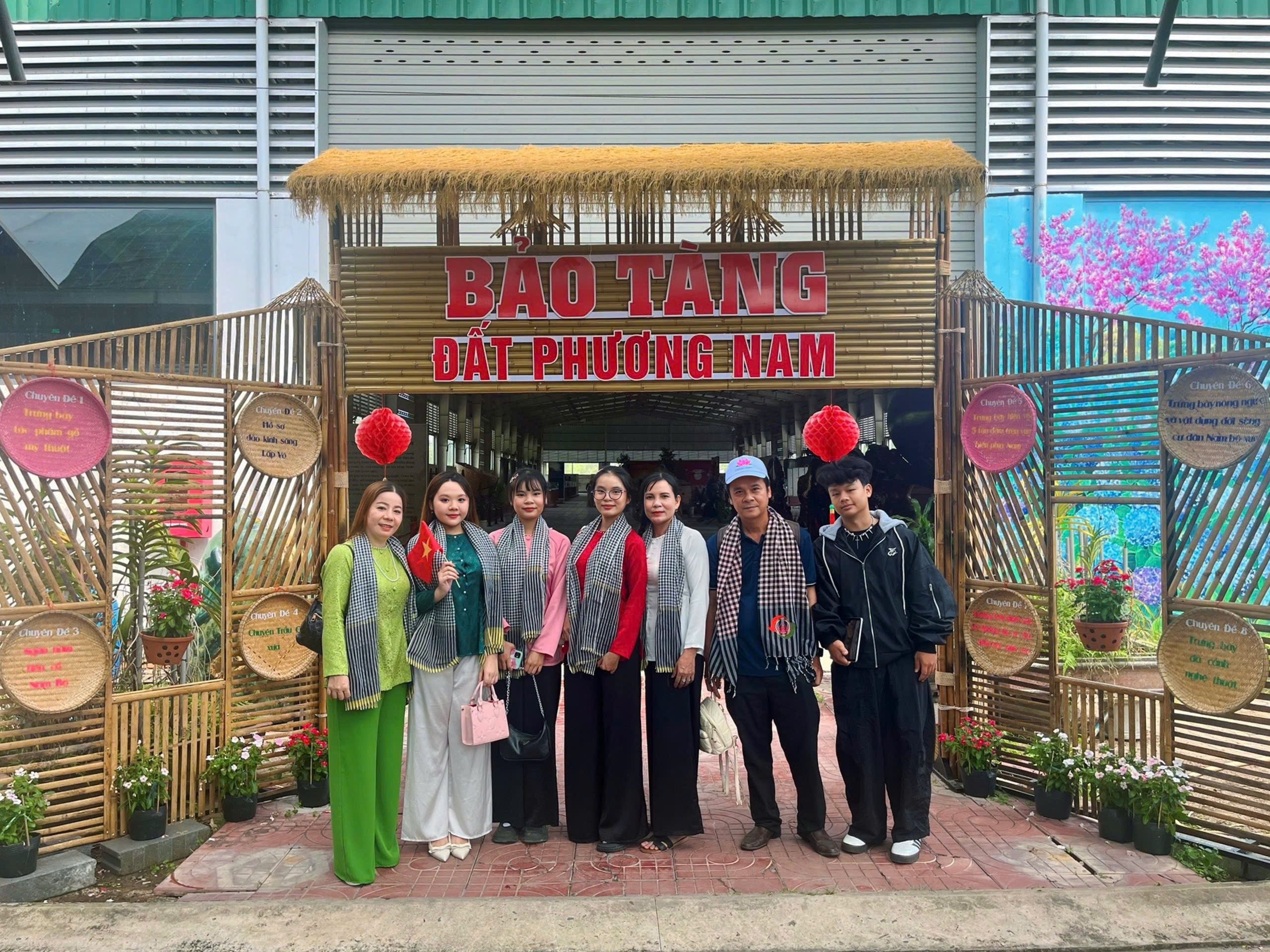 Bất ngờ lượng khách du lịch đến với các tỉnh miền Tây dịp lễ- Ảnh 15.