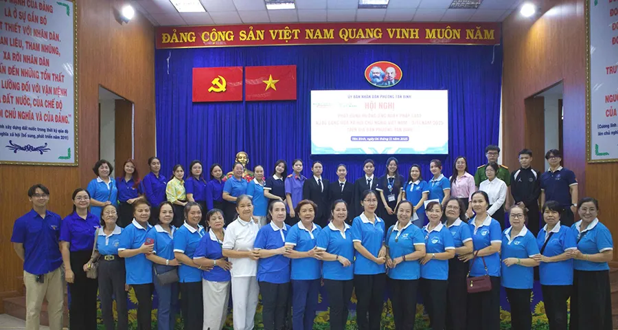 ANH BAI CHINH_phat dong huong ung ngay phap luat Viet Nam.jpg