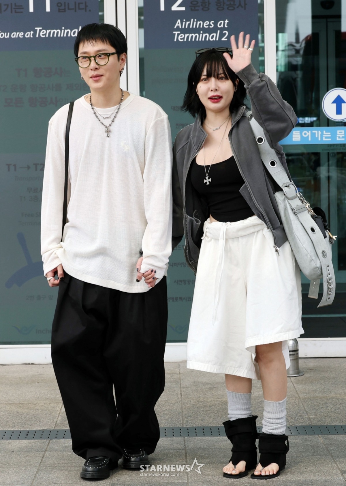 Sốc: HyunA ngất xỉu ngay khi đang diễn trên sân khấu, phải bế ra ngoài trong tình trạng bất tỉnh- Ảnh 4.