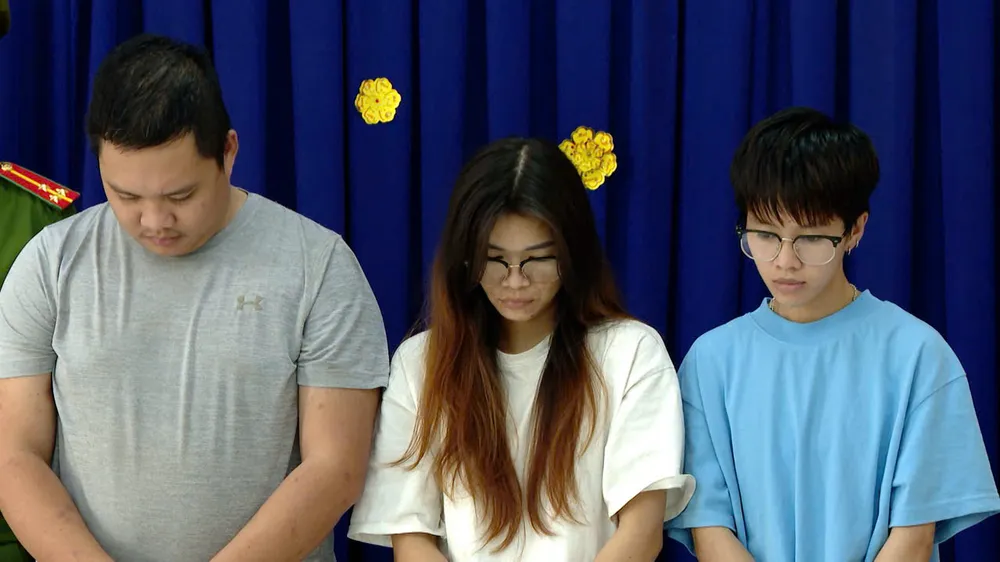 nam-tai-xe-gia-cong-an-gai-ma-tuy-vao-xe-dong-nghiep-roi-bao-an-gia (2).jpg