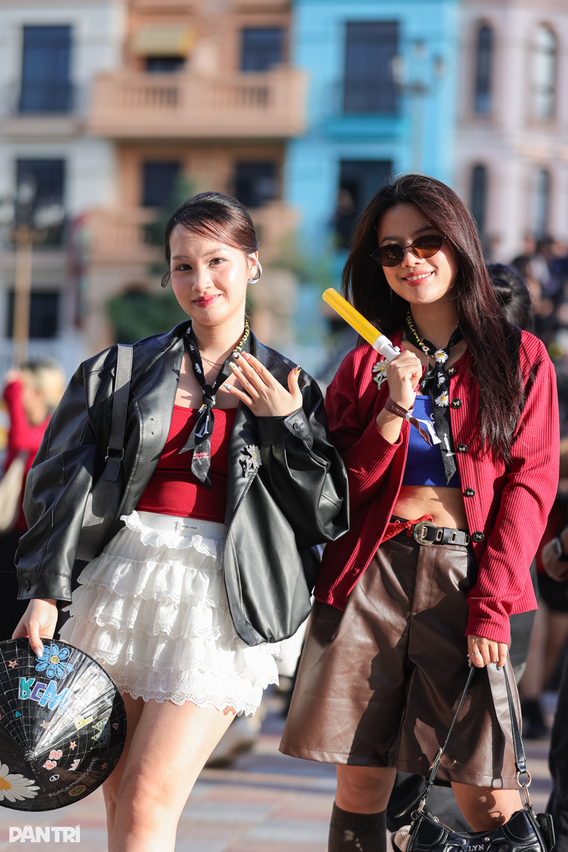 Mặc váy da màu đỏ quyến rũ như fan nữ của G-Dragon đầu mùa Thu - Đông - 10