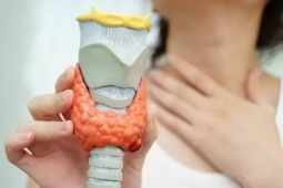 Vì sao phụ nữ dễ mắc bệnh tuyến giáp hơn nam giới?
