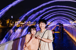 Nhiều người check-in với cầu ánh sáng mới toanh tại TP.HCM