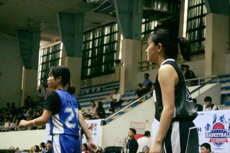 Ngọc Trâm (phải) từng là VĐV thi đấu tại giải bóng rổ U17 Quảng Ninh.