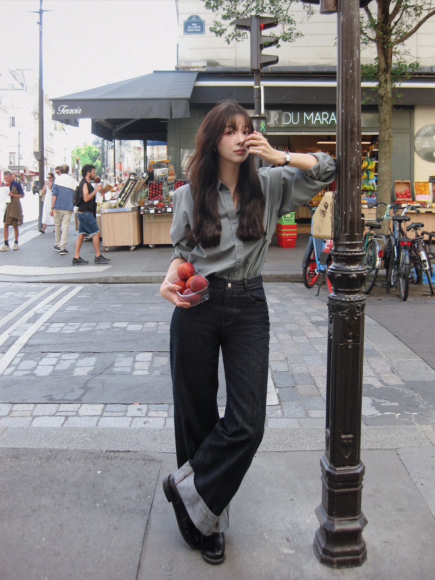 Đừng xem nhẹ 4 mẫu áo tối giản này vì phối với quần ống rộng sẽ cho outfit đẹp đỉnh cao- Ảnh 5.