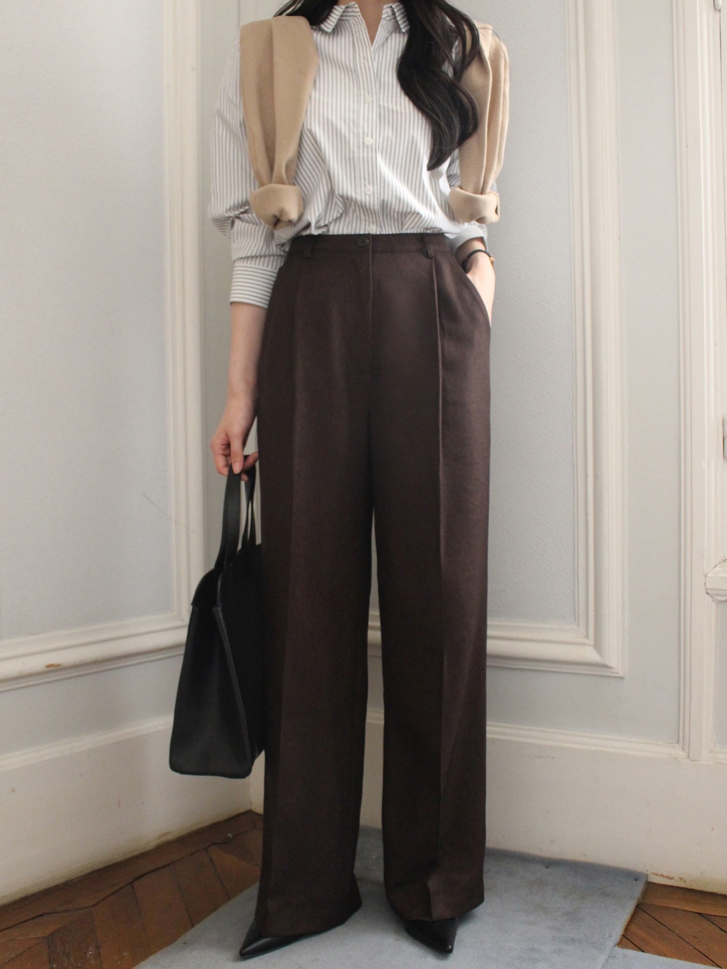 Đừng xem nhẹ 4 mẫu áo tối giản này vì phối với quần ống rộng sẽ cho outfit đẹp đỉnh cao- Ảnh 6.