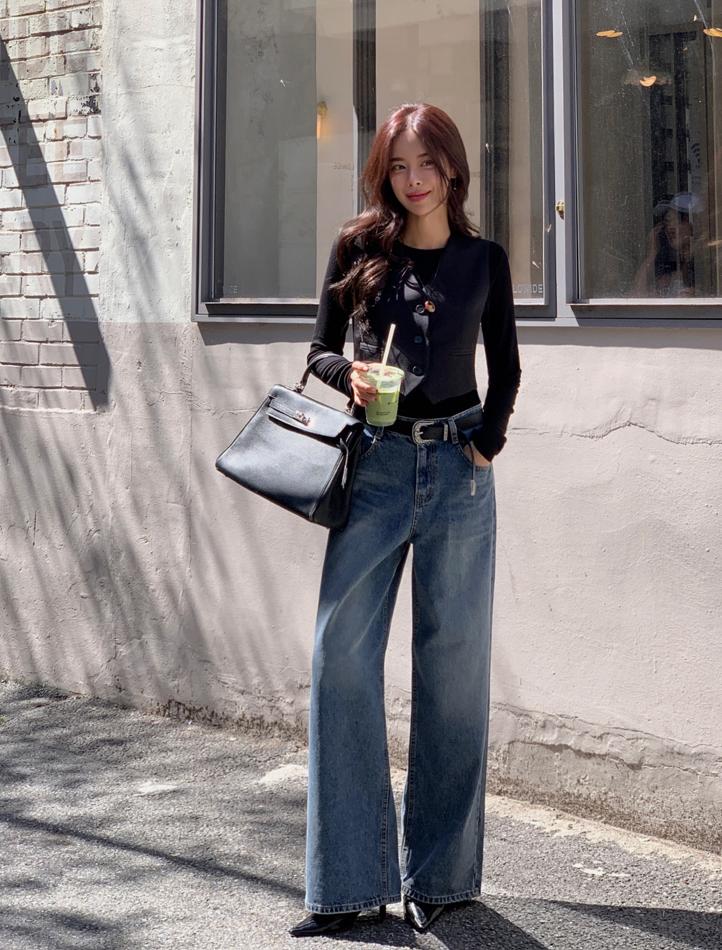 Đừng xem nhẹ 4 mẫu áo tối giản này vì phối với quần ống rộng sẽ cho outfit đẹp đỉnh cao- Ảnh 7.