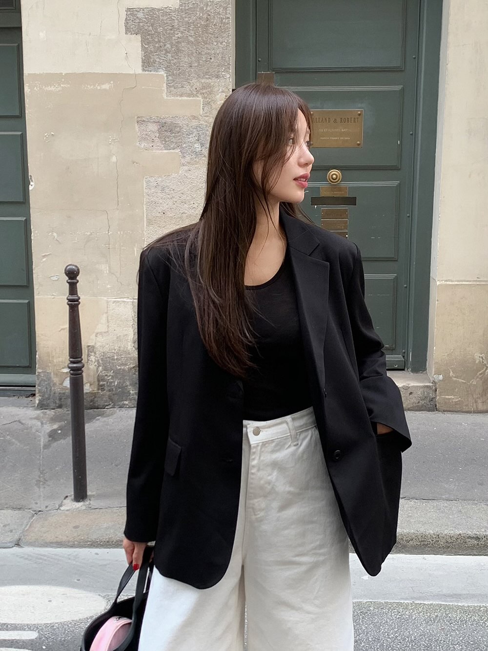 Đừng xem nhẹ 4 mẫu áo tối giản này vì phối với quần ống rộng sẽ cho outfit đẹp đỉnh cao- Ảnh 9.