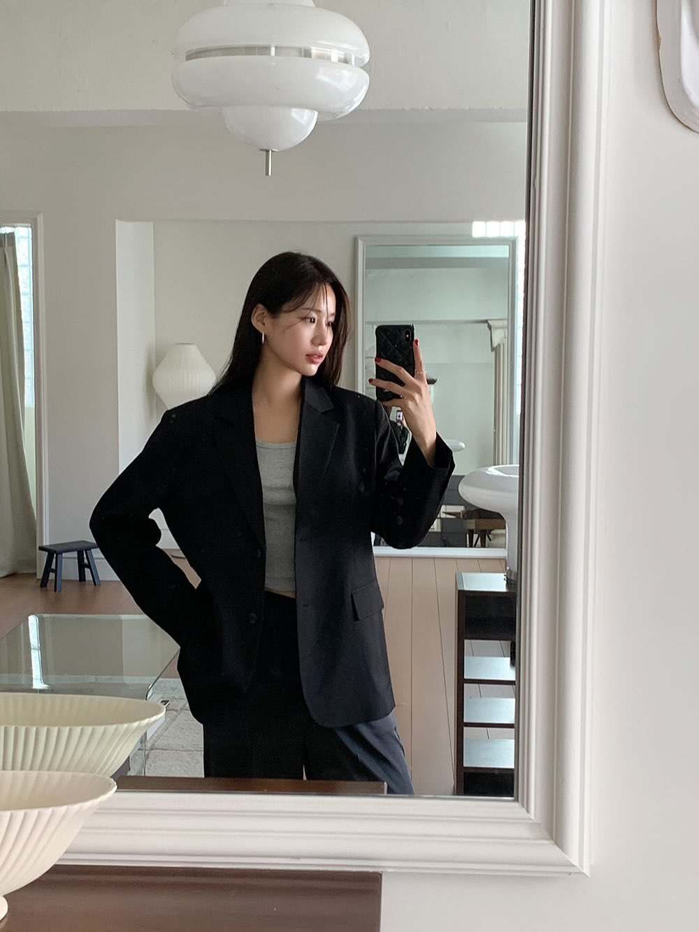 Đừng xem nhẹ 4 mẫu áo tối giản này vì phối với quần ống rộng sẽ cho outfit đẹp đỉnh cao- Ảnh 10.