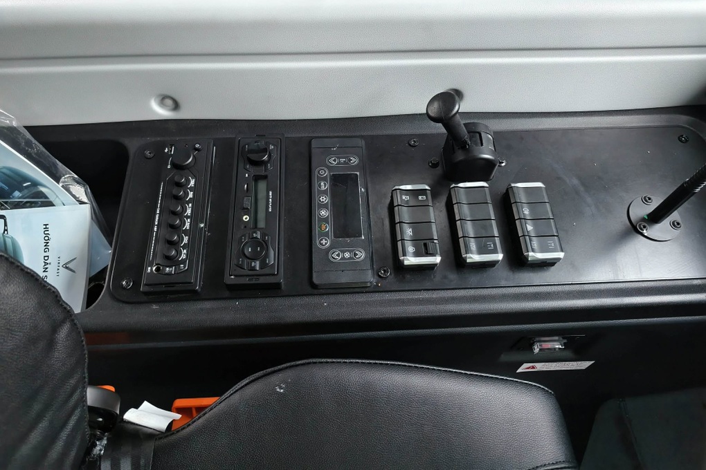 Ngắm thực tế xe buýt điện VinFast: 20 chỗ ngồi, nhiều công nghệ - 5