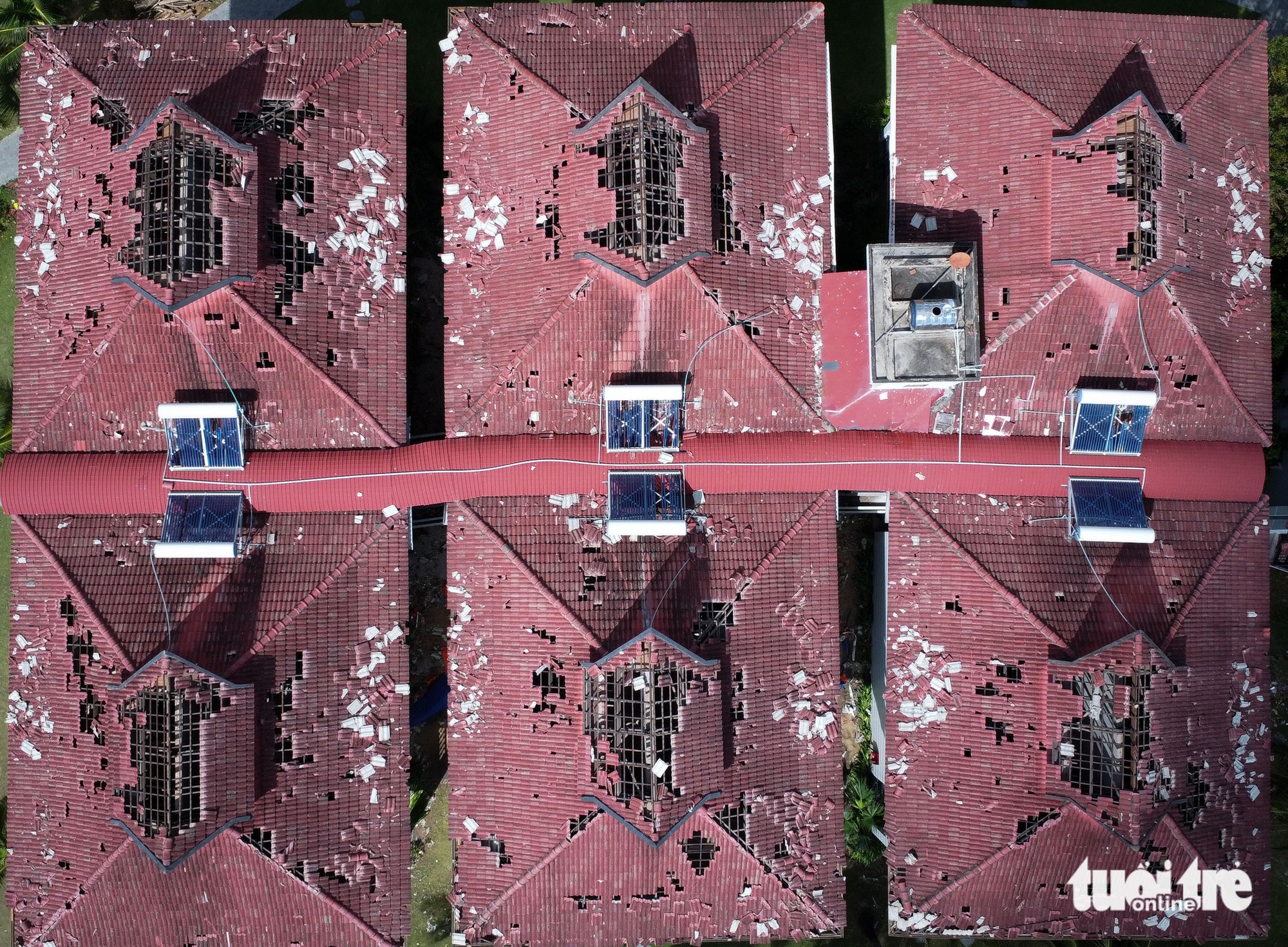 Hơn 50.200 nhà dân bị tốc mái, đổ sập do bão Kalmaegi, Chủ tịch tỉnh Gia Lai viết thư kêu gọi - Ảnh 2.