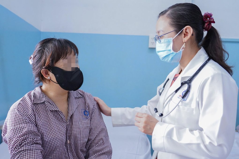 Thêm nhiều bệnh viện tiếp nhận nạn nhân nghi ngộ độc sau ăn bánh mì - 2