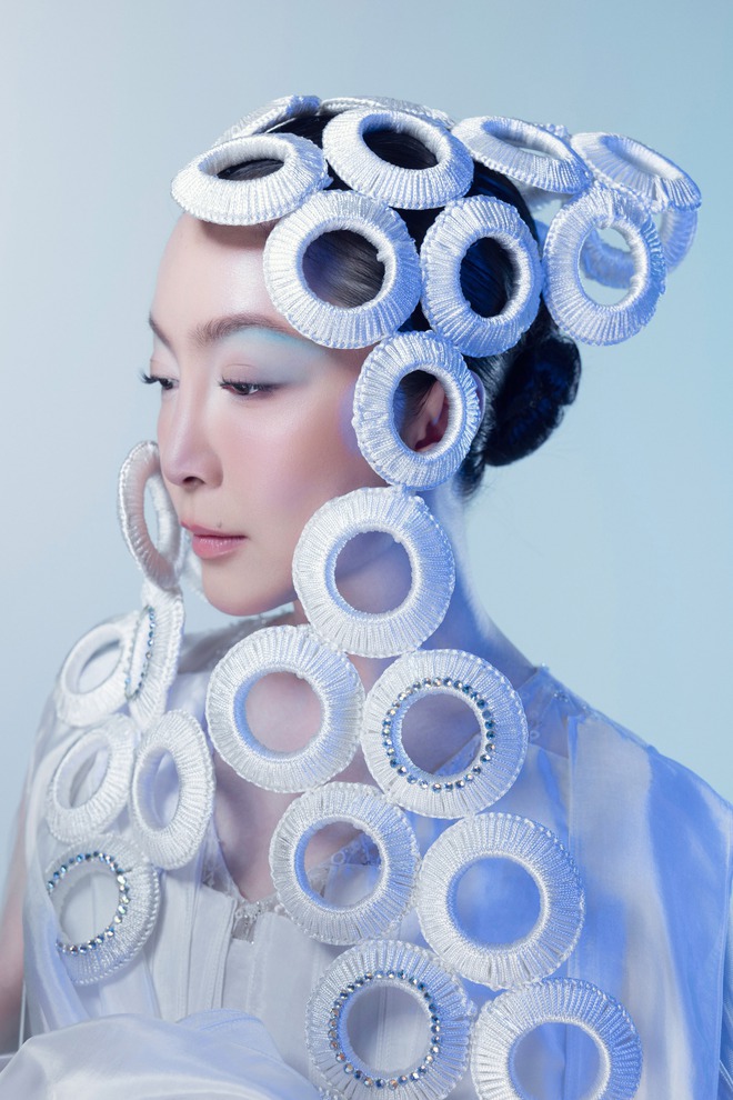 Nghệ sĩ Linh Nga tỏa sáng trong bst lấy cảm hứng từ sử thi của người Mường - Ảnh 10.