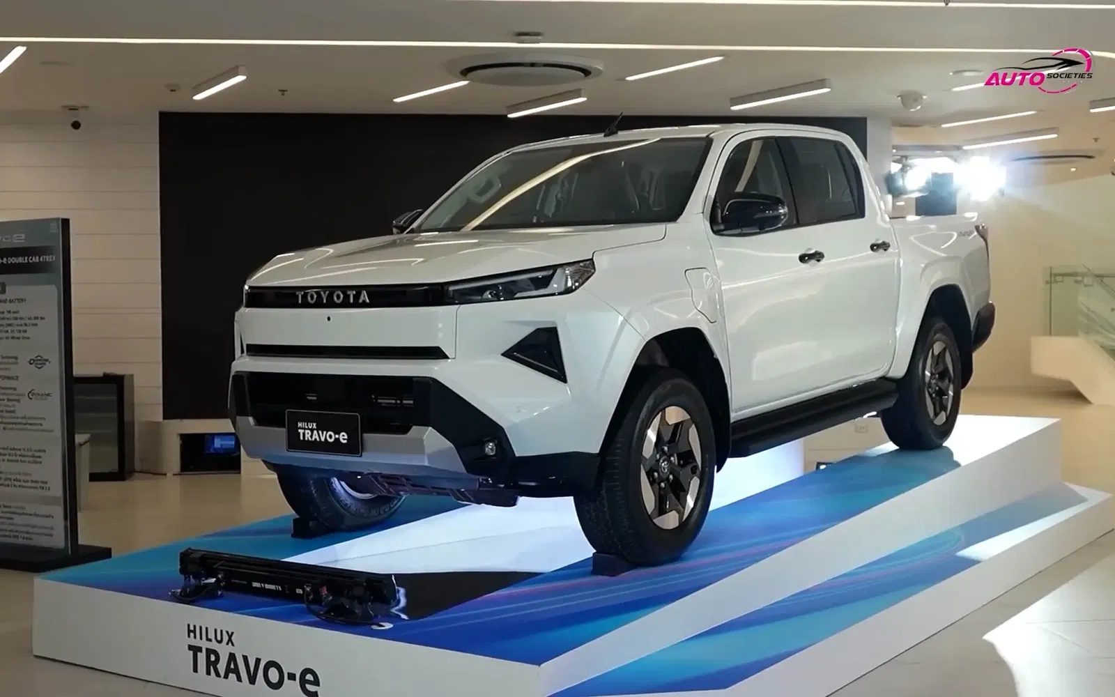 Toyota Hilux - Ảnh 7.