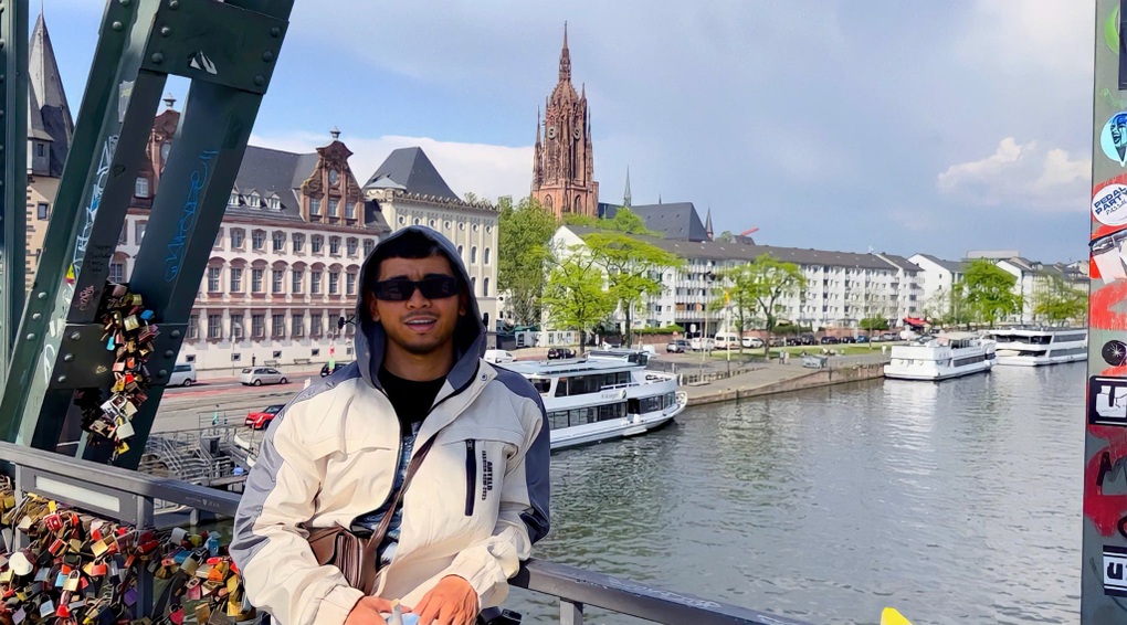 Chàng trai 9X Việt Nam đi 100 nước trong 2 năm, lập kỷ lục Guinness - 3