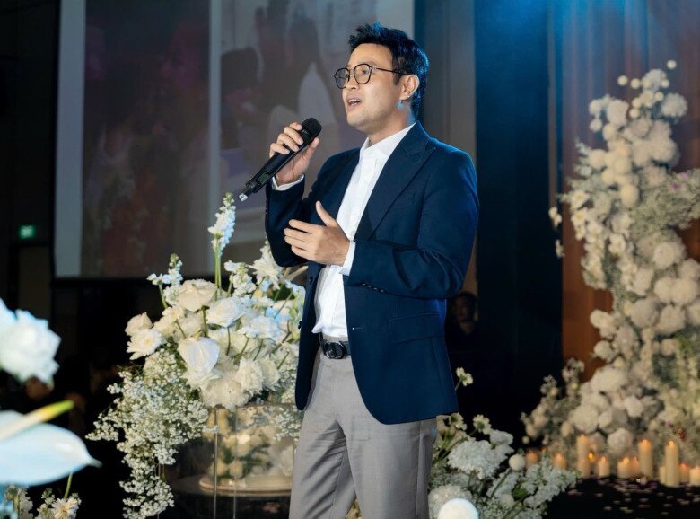 Chỉ sau vài giờ được chia sẻ, đoạn clip NSƯT Thái Sơn hát tặng con gái màn ảnh đã thu hút hàng trăm nghìn lượt xem.