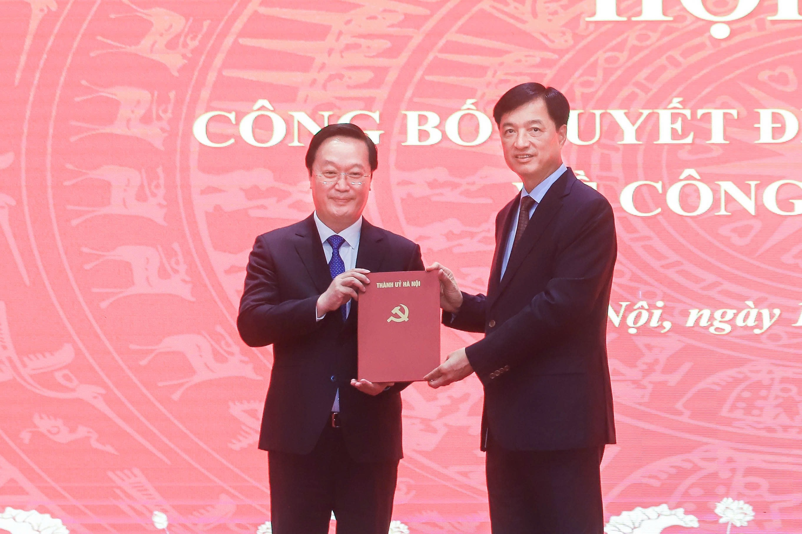 Tân Phó Bí thư Thành ủy Hà Nội Nguyễn Đức Trung cam kết vì lợi ích nhân dân - Ảnh 2.