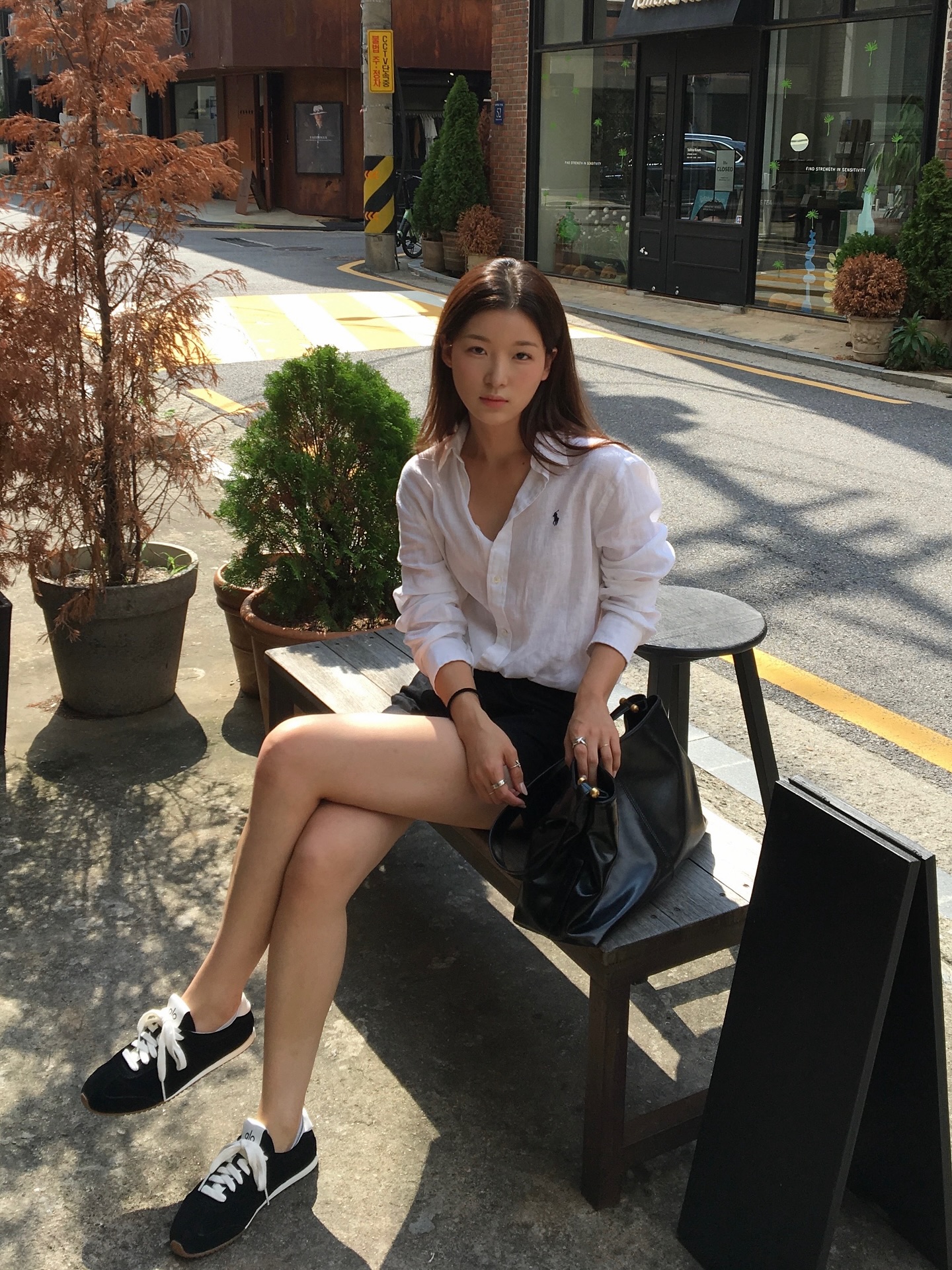 4 món thời trang tôn dáng tối đa khi phối cùng giày bệt- Ảnh 5.